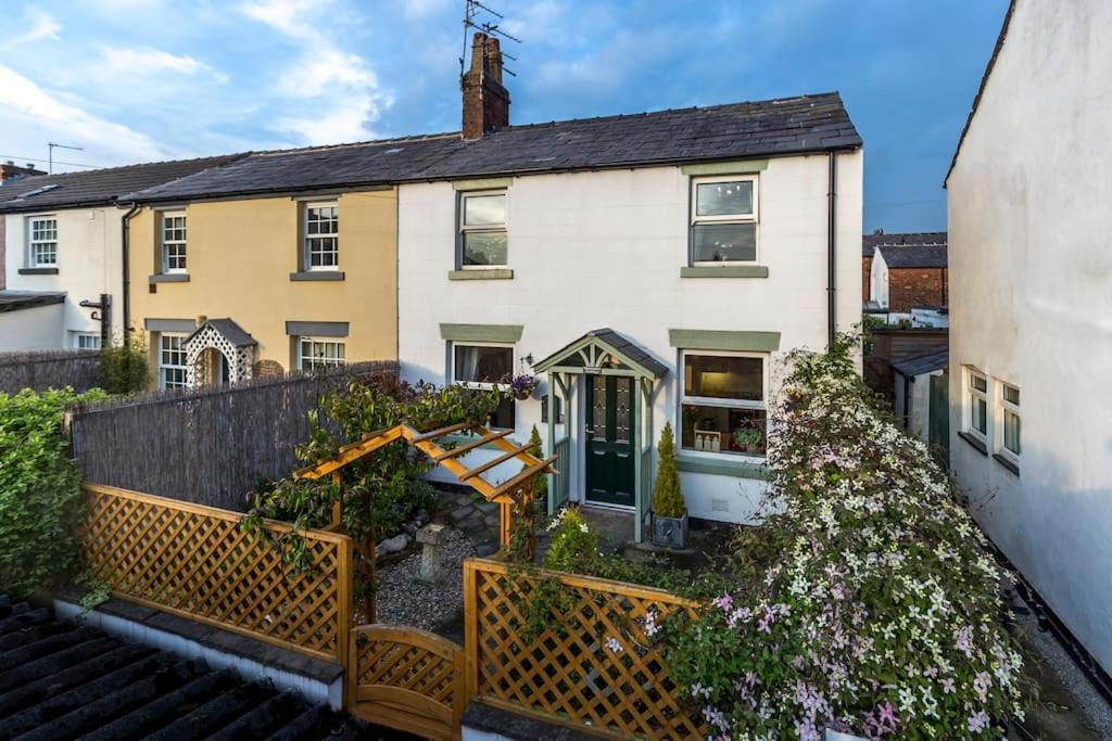 Shrimpers Cottage Lytham St Annes Exterior photo